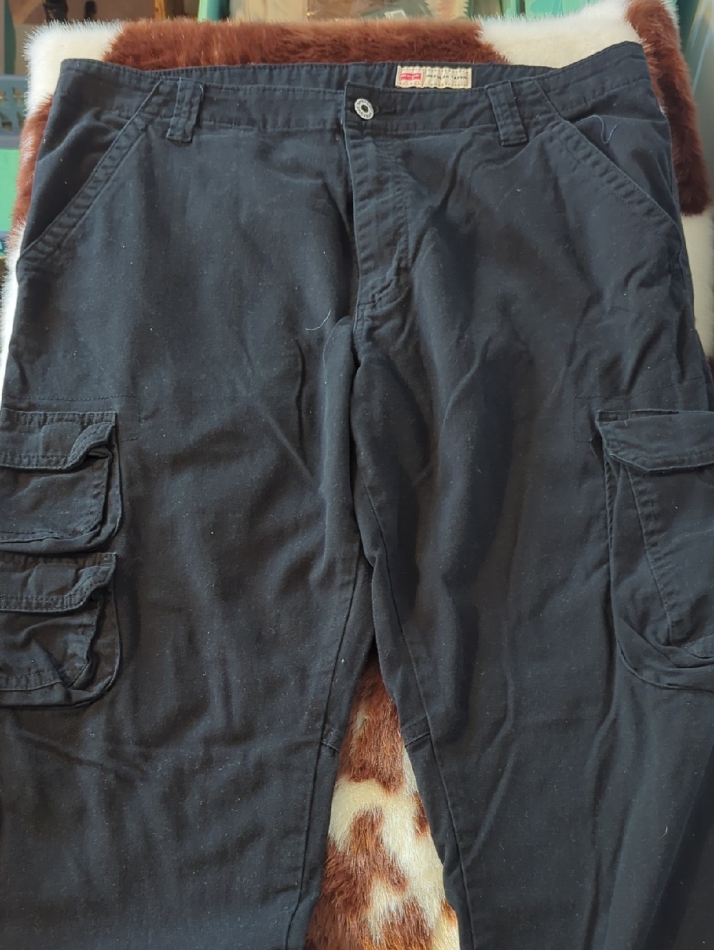 Wrangler Black Cargo Pants with Multi-Pocket Design